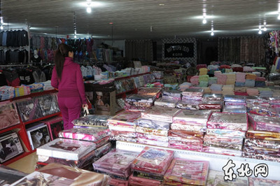 诚信铸就金桥——同江市同鑫对俄批发市场的繁荣之路